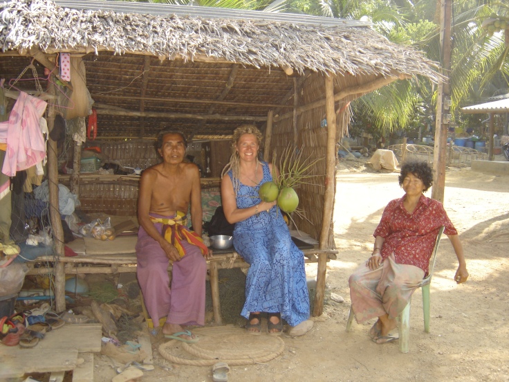 4.Jag tillsammans med Pina och Rudon i byn Sangka-U på Ko LAnta 2005-2-16[2]